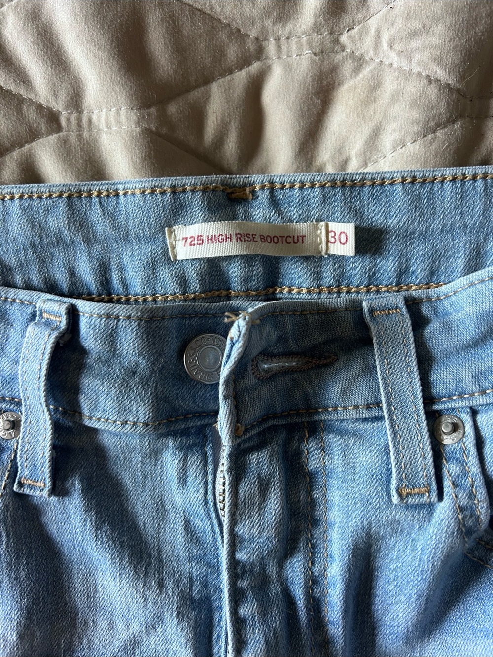 Levi's 725 High Rise Bootcut - Picture 2 of 3